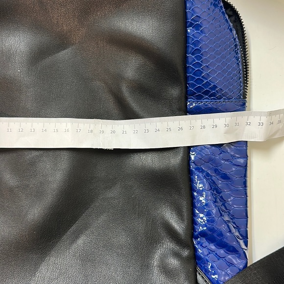 Kendall & Kylie Backpack With Accessories - Picture 4 of 14